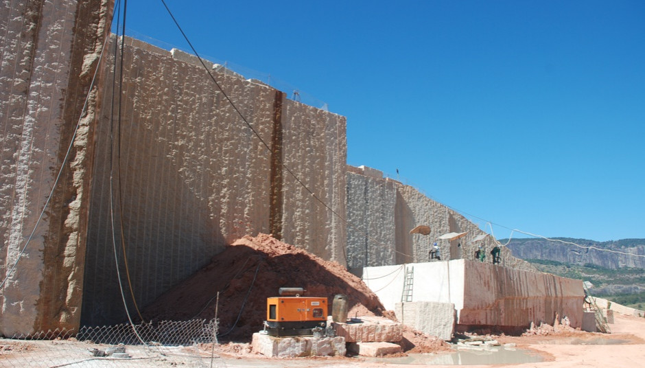 New_Venetian_Gold_quarry_01