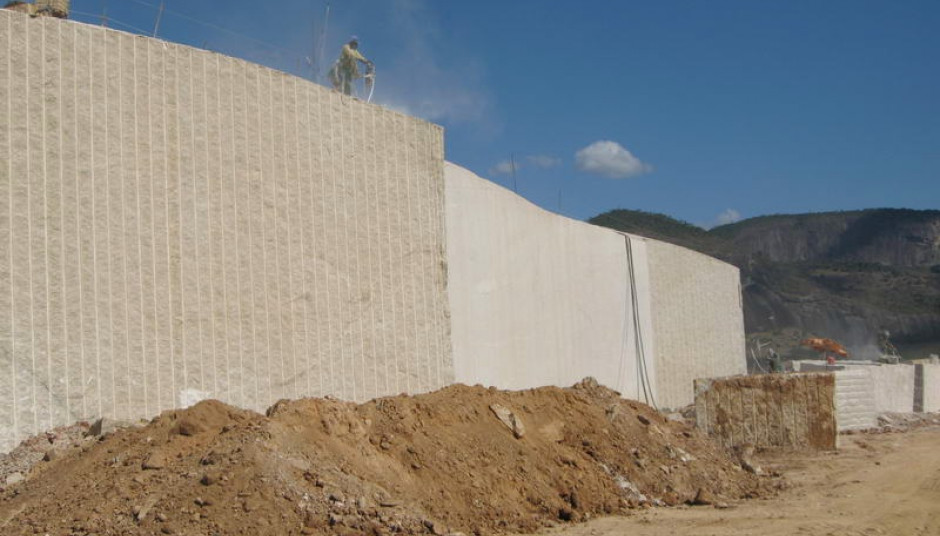 New_Venetian_Gold_quarry_04