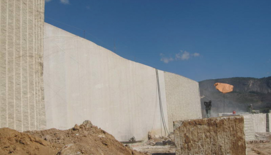 New_Venetian_Gold_quarry_05