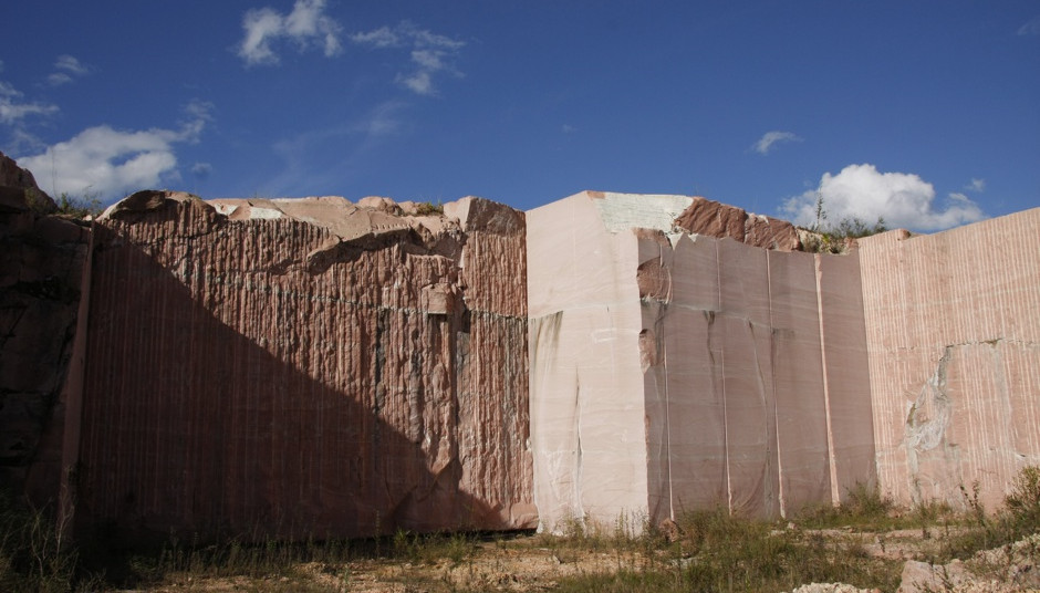 Rosa_Corallo_quarry_01