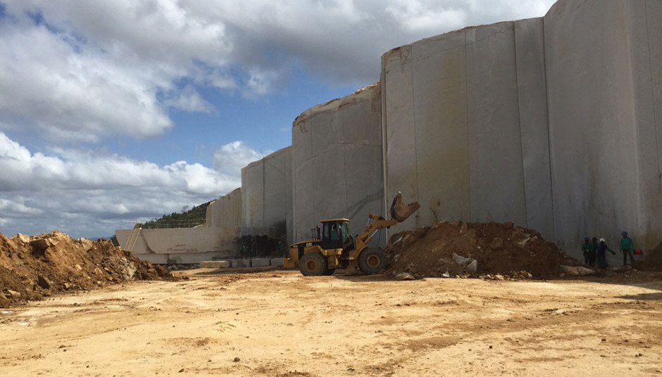 Ouro_Brasil_quarry_00