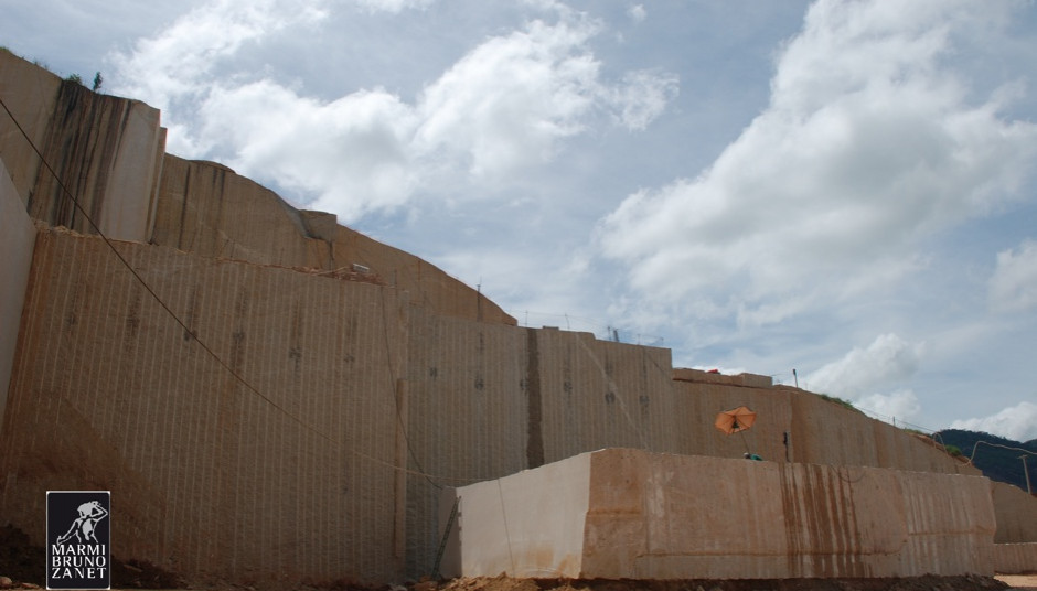 Ouro_Brasil_quarry_05