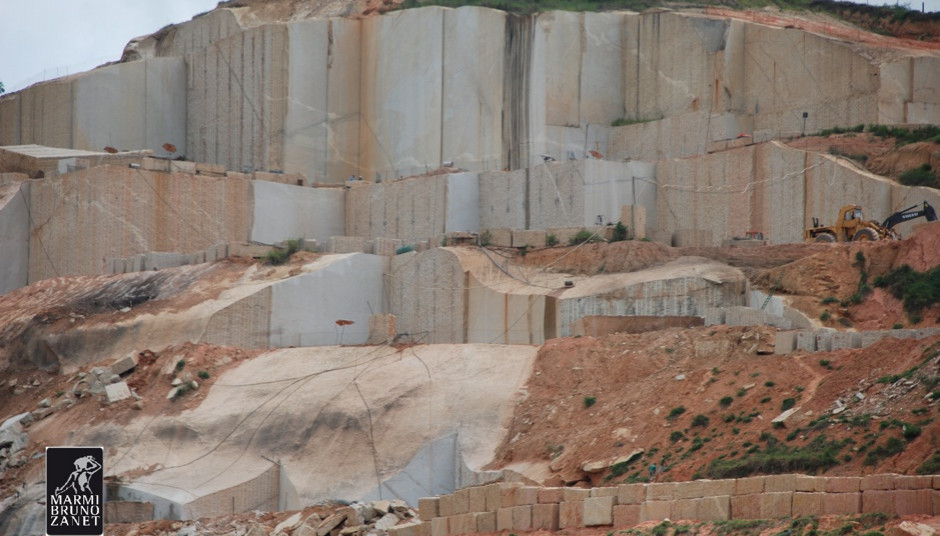 Ouro_Brasil_quarry_06