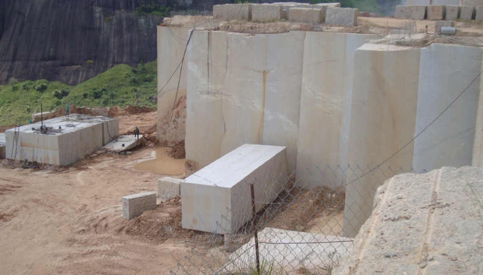 Ouro_Brasil_quarry_07