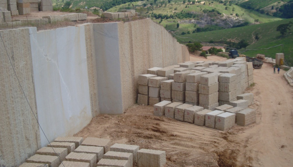 Ouro_Brasil_quarry_10