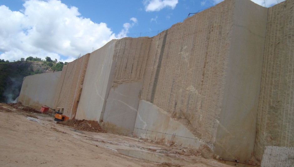 Ouro_Brasil_quarry_11