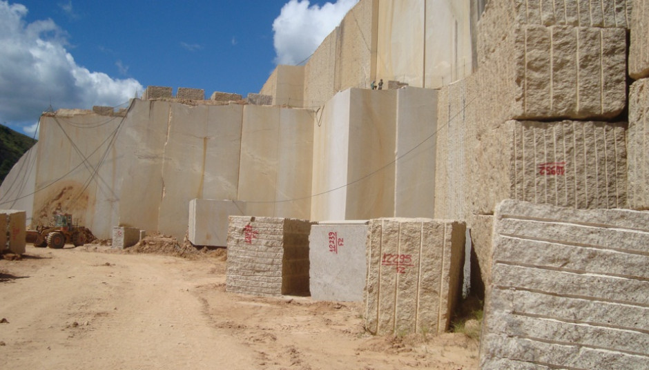 Ouro_Brasil_quarry_18