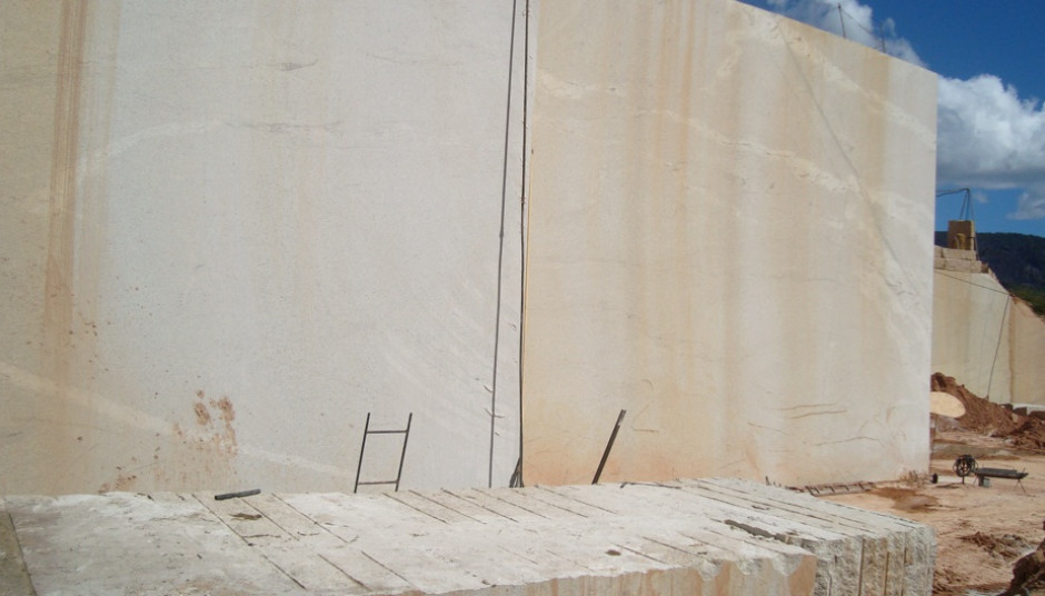 Ouro_Brasil_quarry_22