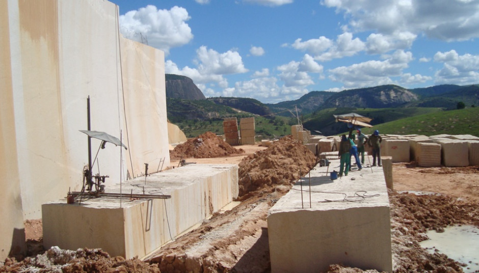 Ouro_Brasil_quarry_23